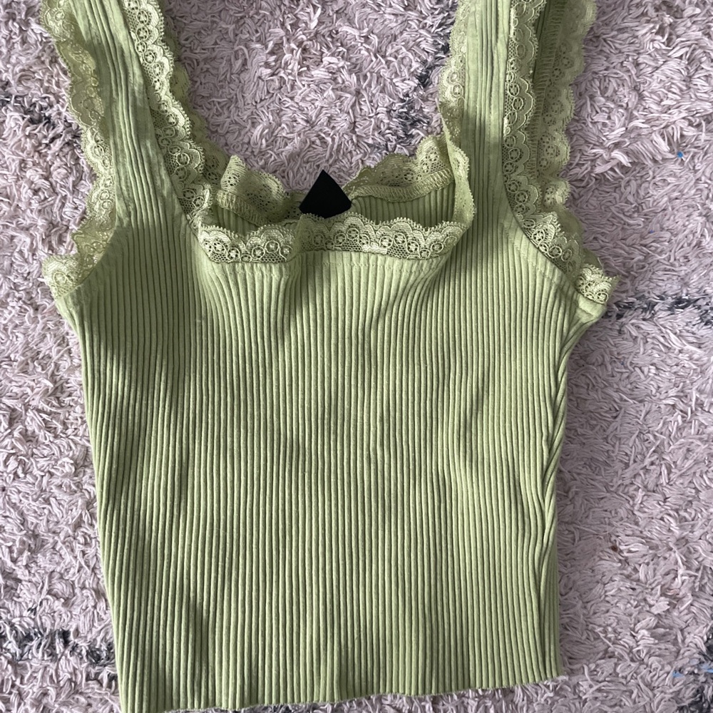 SHEIN cropped tank top with lace